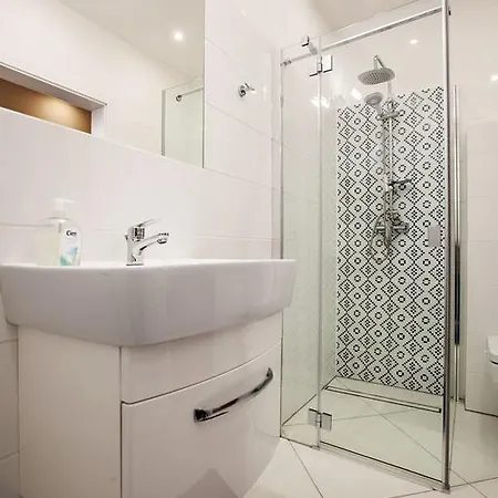 شقة Apartament Centrum بيشتنا