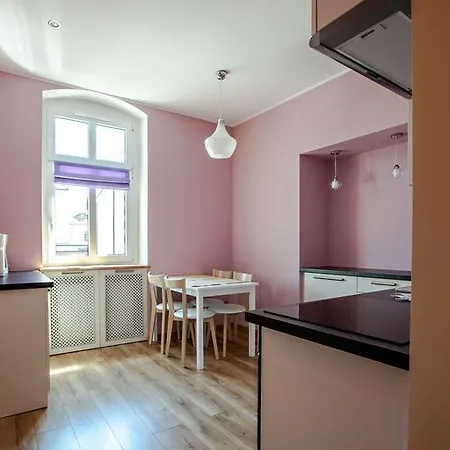 شقة Apartament Centrum بيشتنا